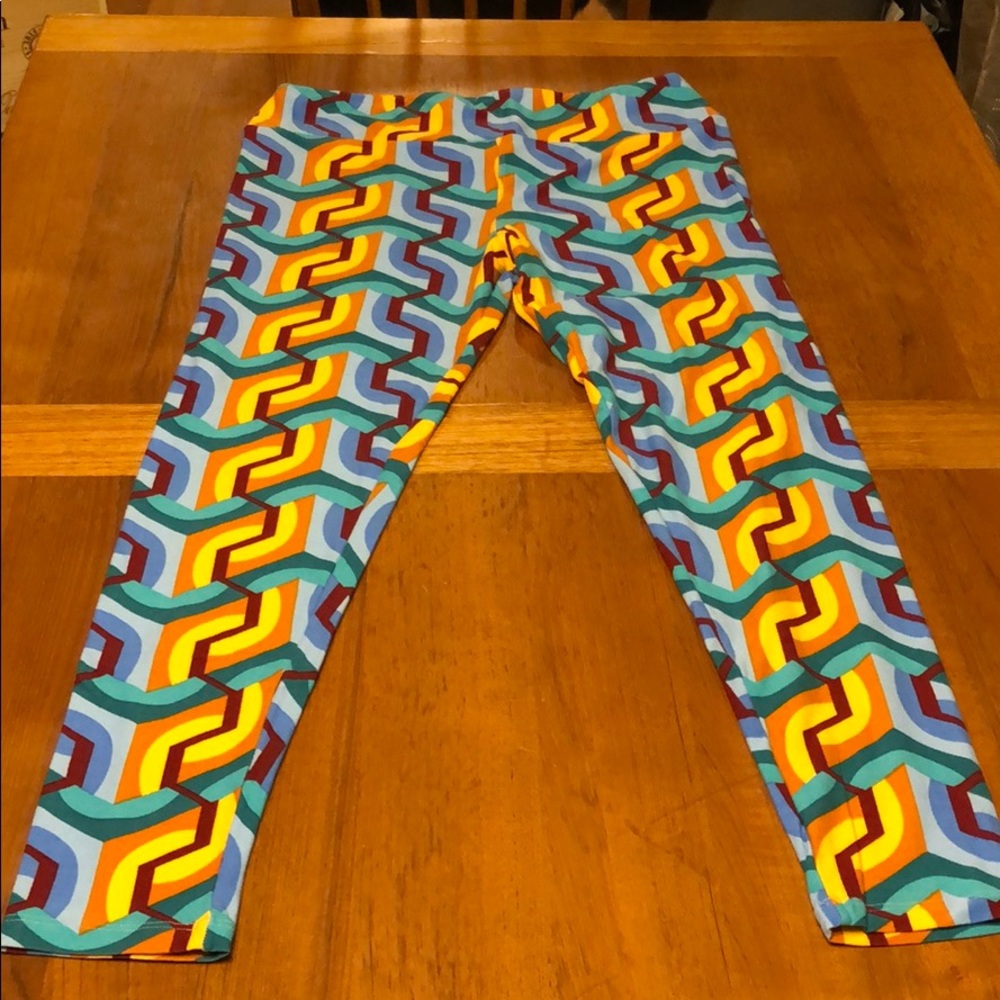 LuLaRoe Tall & Curvy Leggings